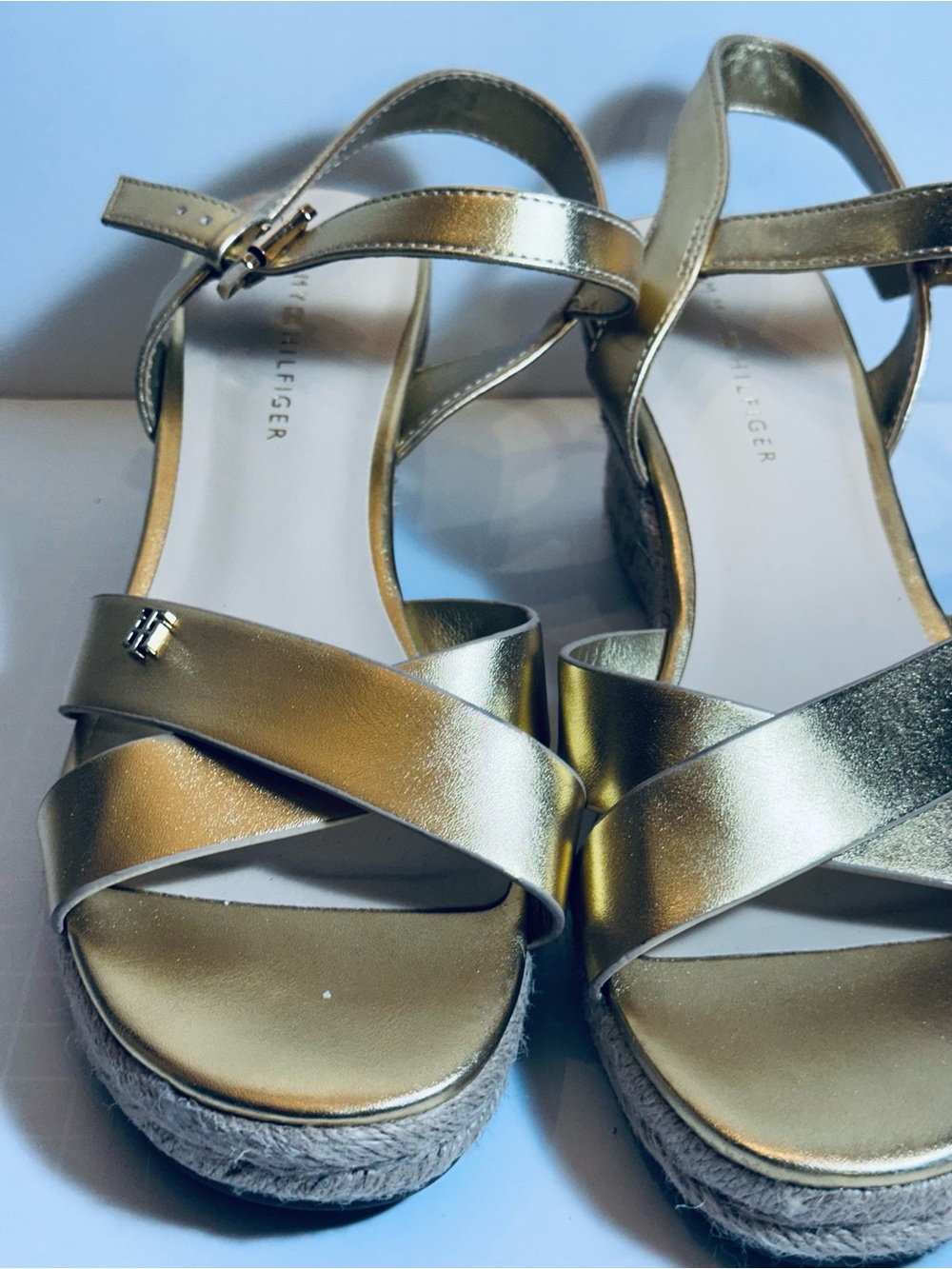 Tommy Hilfiger Gold Metallic Espadrille Wedge Sandals Size 9M - Picture 9 of 10